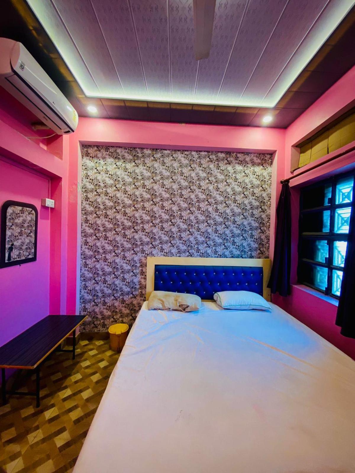 Marigold Guest House فاراناسي الغرفة الصورة