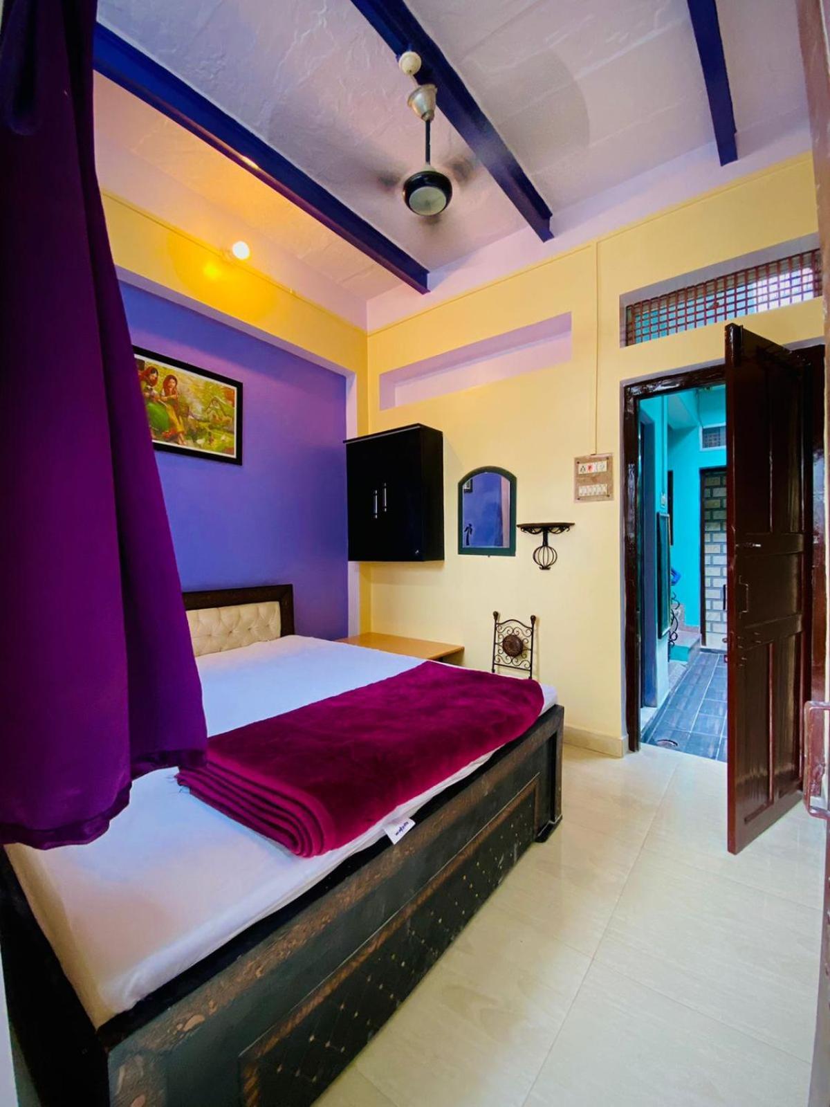 Marigold Guest House فاراناسي الغرفة الصورة