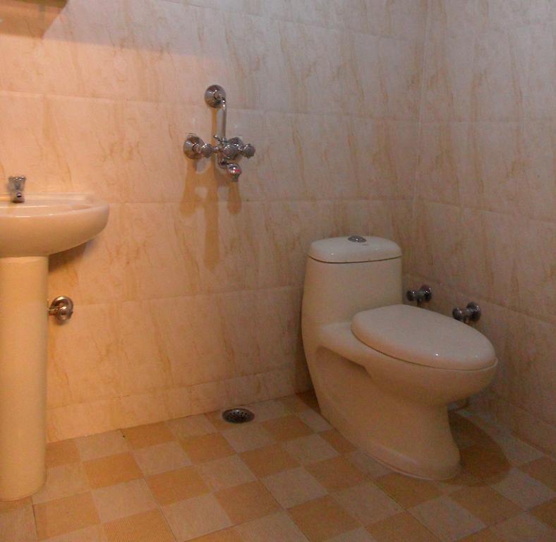 Marigold Guest House فاراناسي الغرفة الصورة